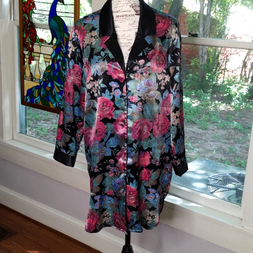 Gold Label Victoria's Secret Vintage Soft Sleep Shirt/ Robe SZ: Medium